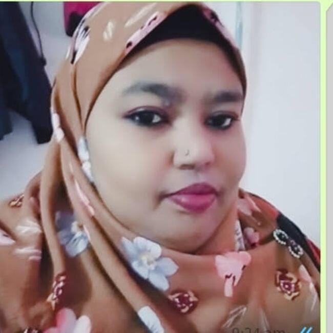 Pengasuh di Klang: Zarina