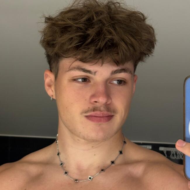 Babysitter in Reignier-Ésery: Evan