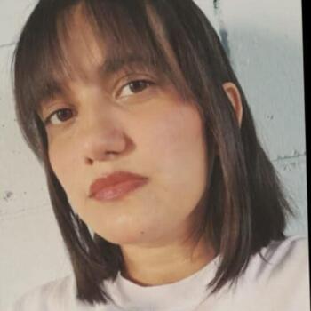 Babysitter in Guazapa: Sara