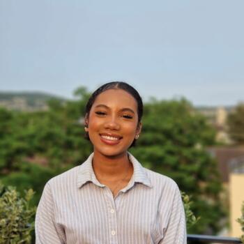 Babysitter in Verneuil-sur-Seine: Neelya