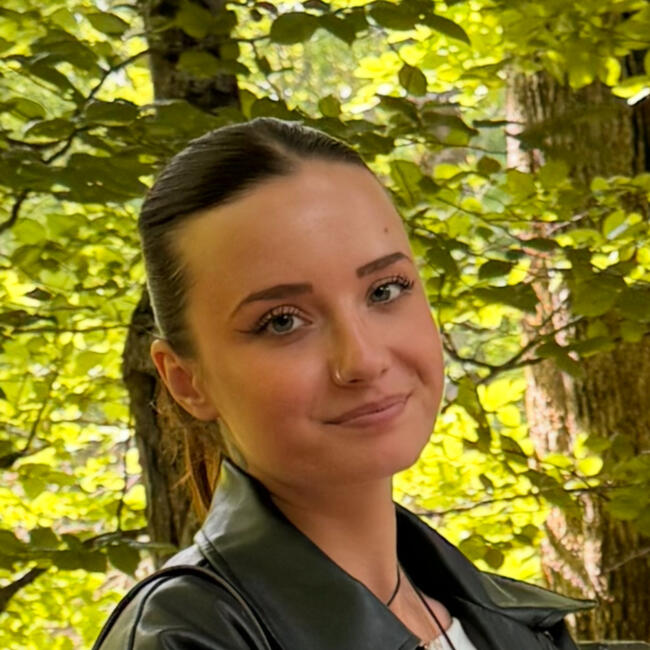 Babysitter in Reims: Thya