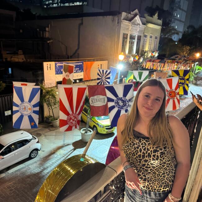 Babysitter in Pessac: Lola