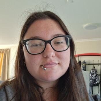 Babysitter in Gisborne: Amy