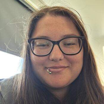 Babysitter in Gisborne: Amy