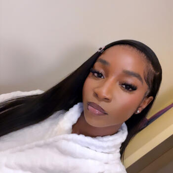 位于塞纳河畔维提的临时保姆: Kevine Alexandra