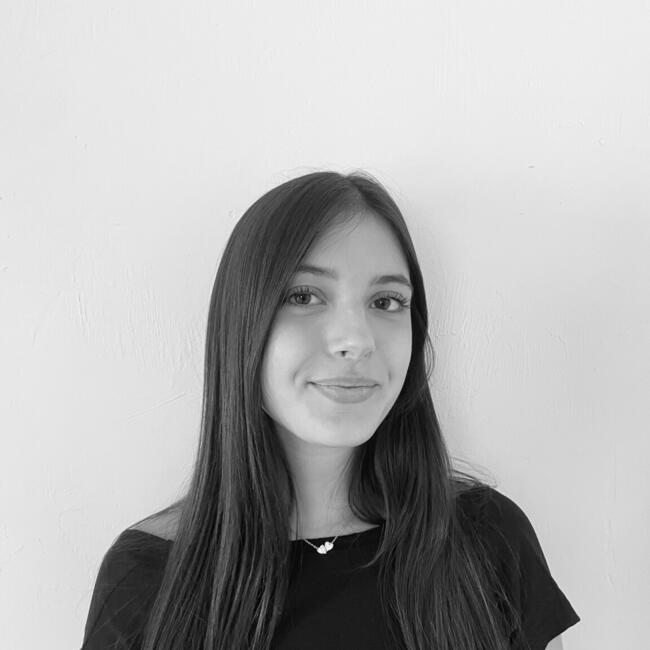 Babysitter in Vence: Ines