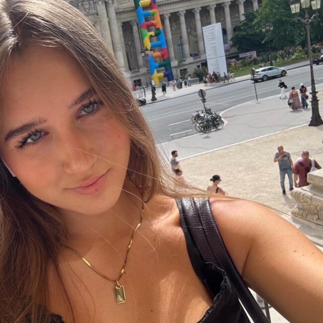 Babysitter in Alicante: Arina