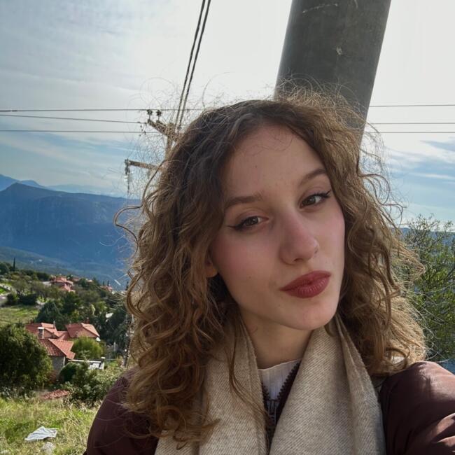 Babysitter in Athens: Lamprini