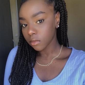 Baby-sitter in Saint-Ouen: Oumou