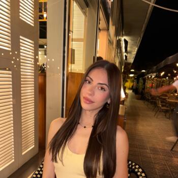 Esplugues de Llobregat的保母: Júlia Dalmau