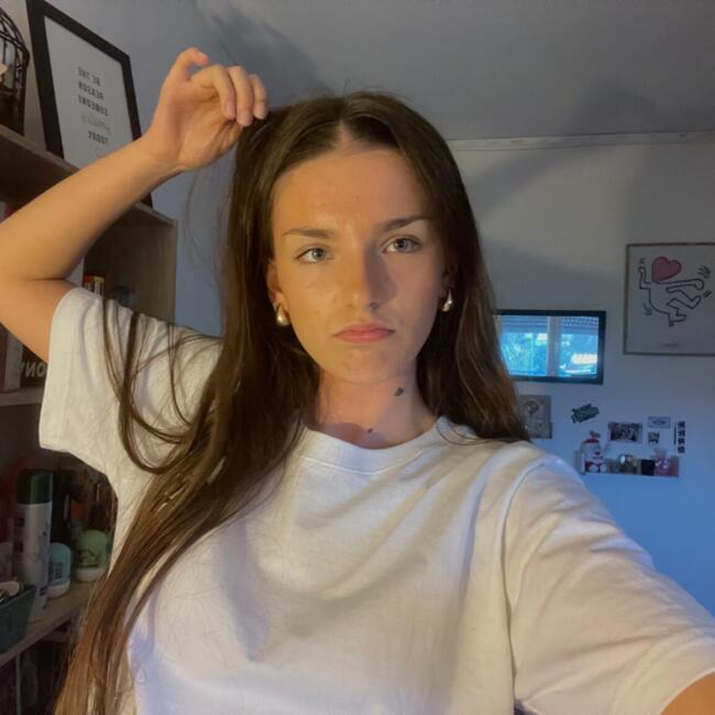 Babysitter in Anzin: Andie