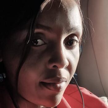 مربية أطفال في الدوحة: Lyn