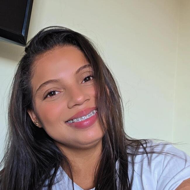 Babysitter em Porto: Stefany Rivera