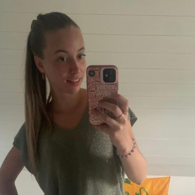 Babysitter in Saint-Nicolas-de-Redon: Maeline