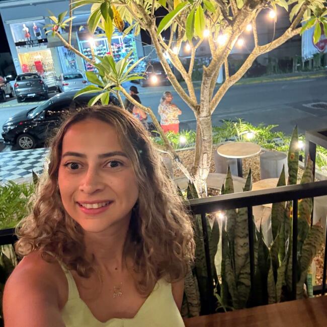 Emprego de babá em Canoas: Geisiane