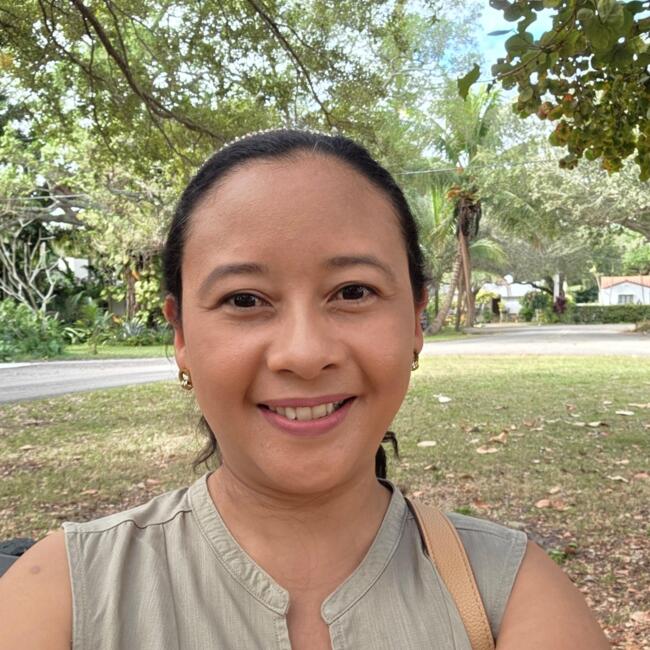 Babysitter in Pembroke Pines: Yeniree