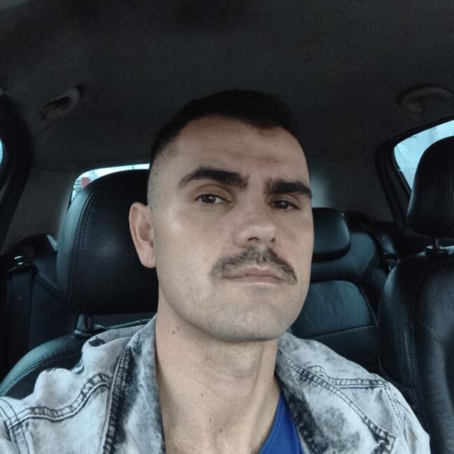 Emprego de babá em Sumaré: Henrique