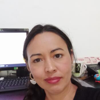 Babysitter in Floridablanca: Mayra