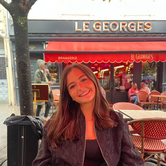 Babysitter in Biarritz: Louena