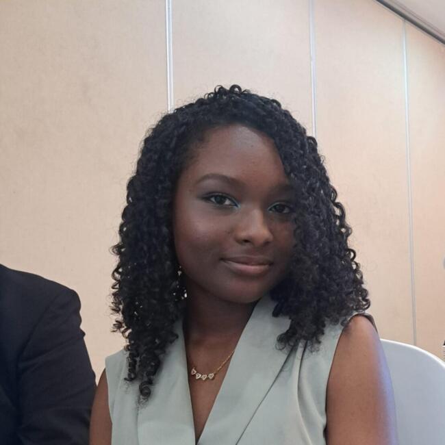 Niñera en Puerto Pilón: Hillary Swaby