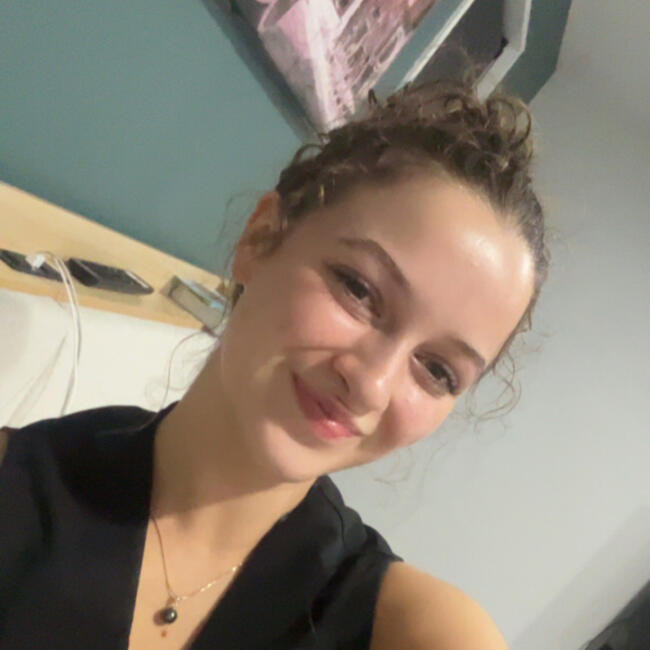 Babysitter in Sydney: Ella