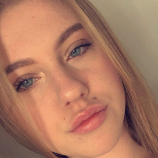 Babysitter in Lens: Floralie