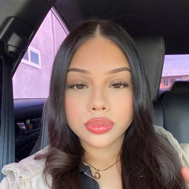 Babysitter in California City: Giselle