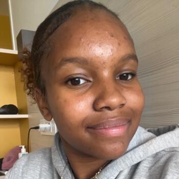 Babysitter Lons-le-Saunier: Aïcha