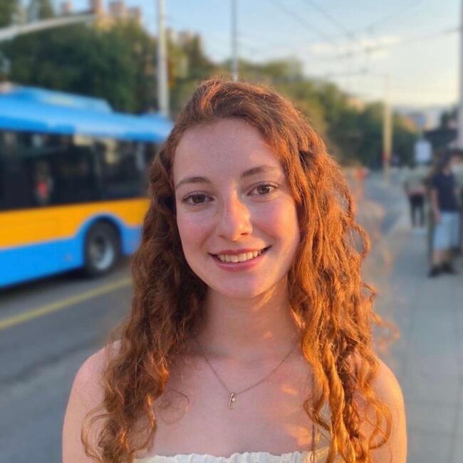 Babysitter in Landerneau: Lina