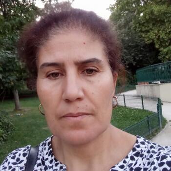 Babysitter in Paris: Houria