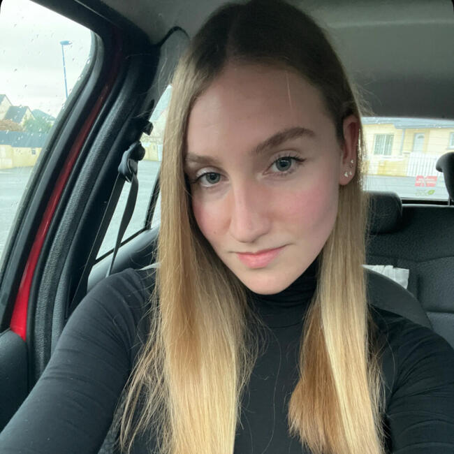 Babysitter in Trégueux: Celia