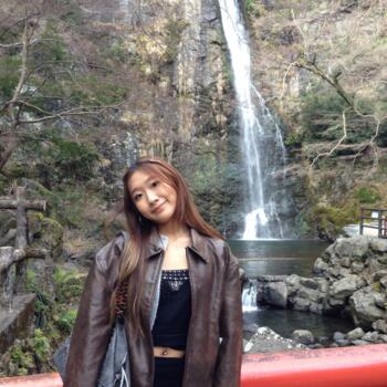Babysitter in Singapore Island: Kayla