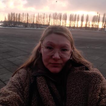 Babysitter Job in Hude: Anna