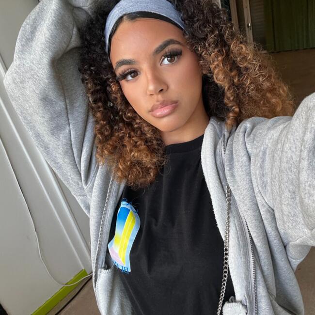 Babysitter in Sainte-Geneviève-des-Bois: Intyssar