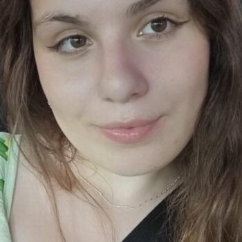 Babá Almirante Tamandaré: Caroline