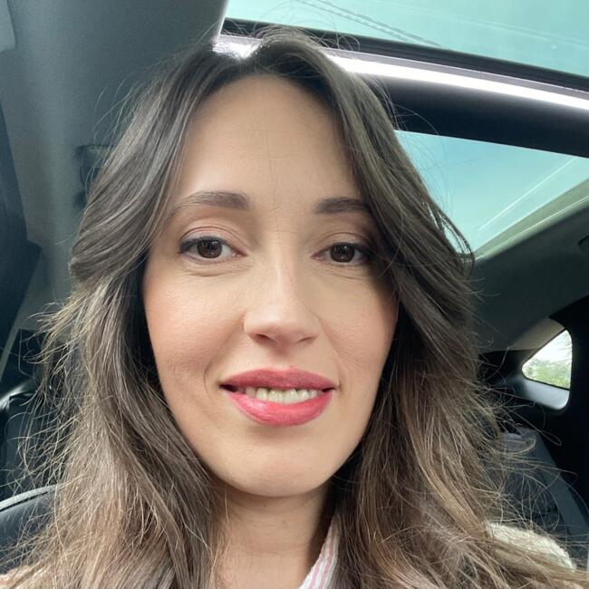 Job de babysitting în Valea Lupului: Ioana