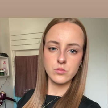 Babysitter in Saint-Symphorien: Pauline