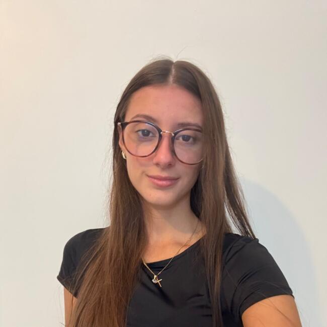 Babysitter in Charentilly: Julia