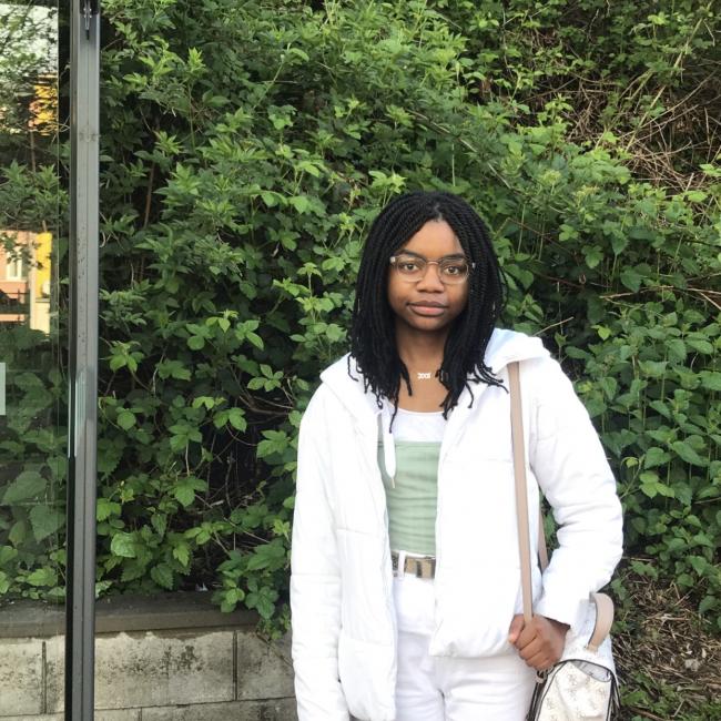 Canguro en Audun-le-Tiche: Gabriela