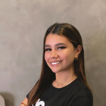 Babysitter in Marília: Livia