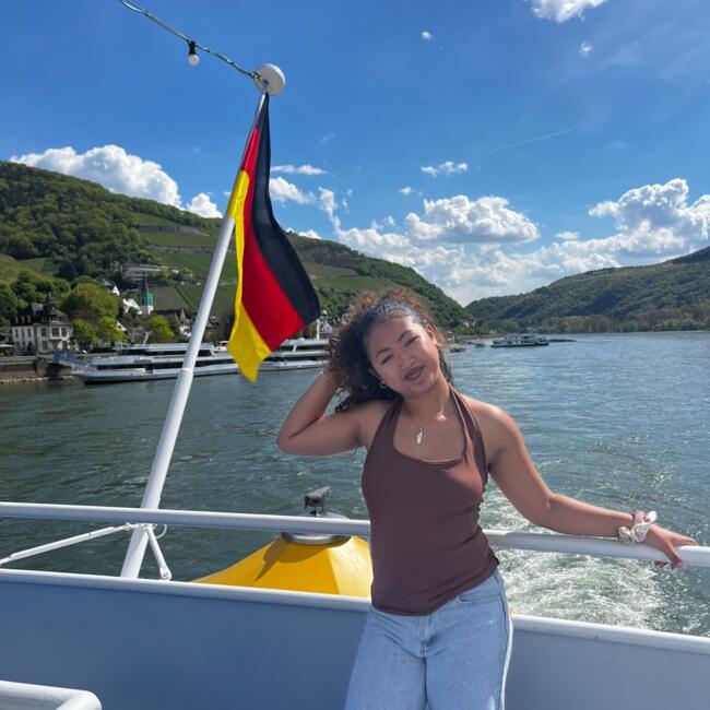 Babysitter in La Ville-du-Bois: Miley