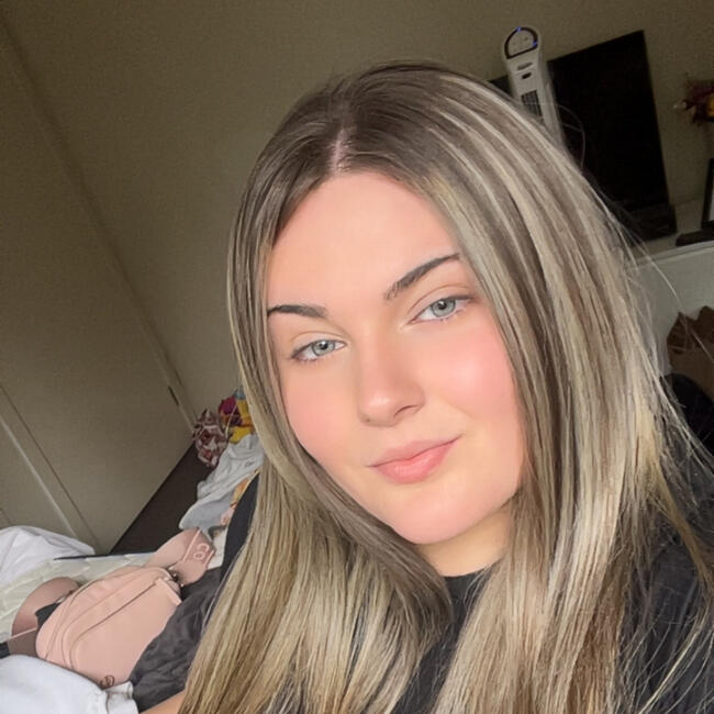 Babysitter in Sydney: Dakota