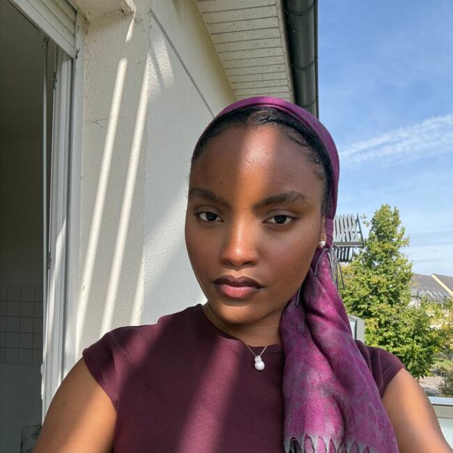 Babysitter in Paris: Hidaya