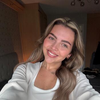 Babysitter in Bolton: Ellie