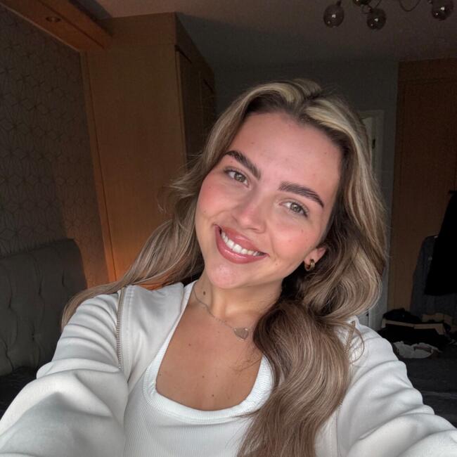 Babysitter in Bolton: Ellie