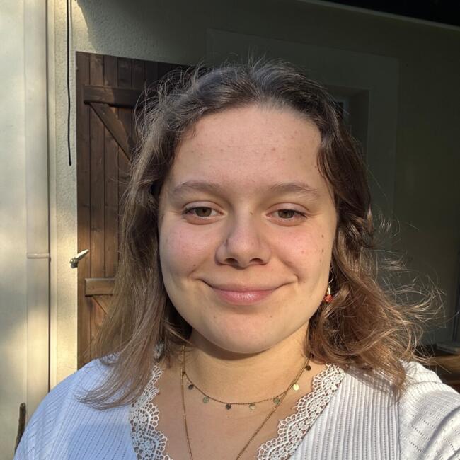 Babysitter in Saint-Paul-d'Eyjeaux: Michelle