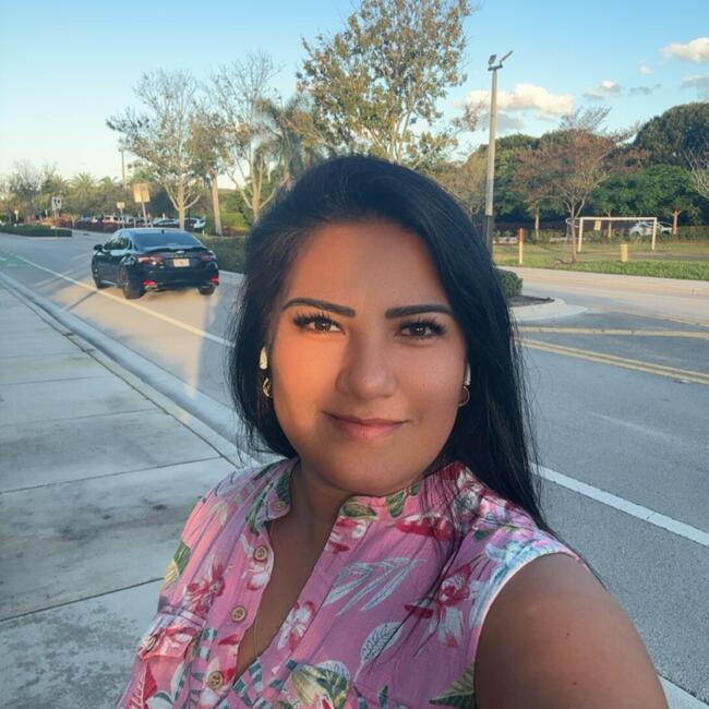 Babysitter in Doral: Alejandra