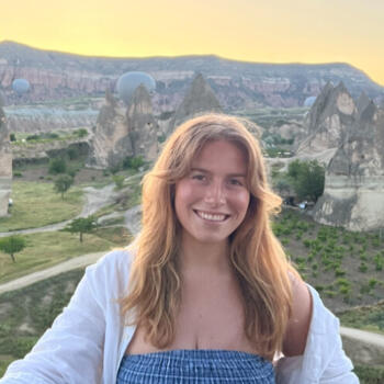 Babysitter in Sydney: Flora