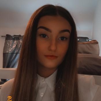 Babysitter in Manchester: Chloe