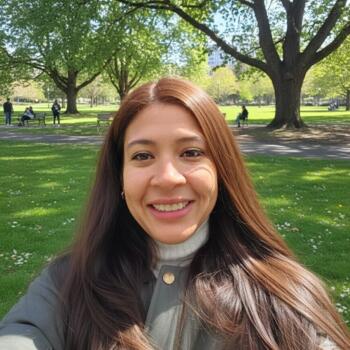 Niñera en Sevilla La Nueva: Zinay